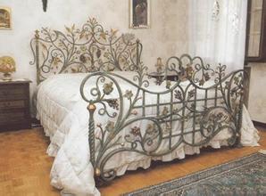 我们应该怎样选择铁艺家具的颜�? /><i></i></a></span>
                            <div>
                                  <b>[2015-05-13]</b>
                                  <p><a href=