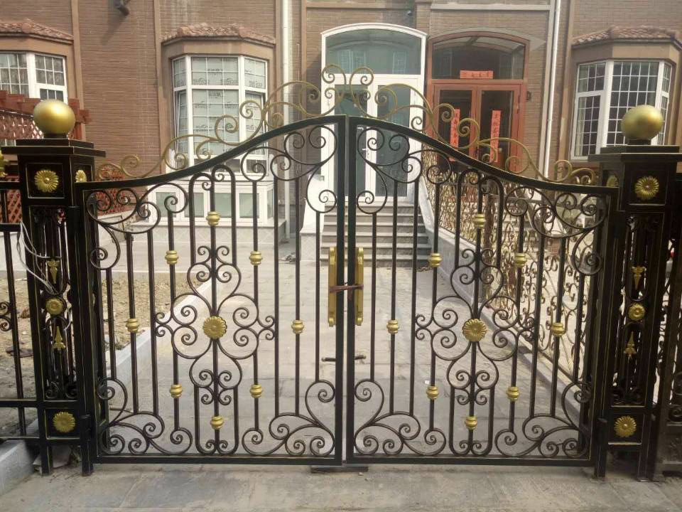 铁艺大门_旋{.jpg